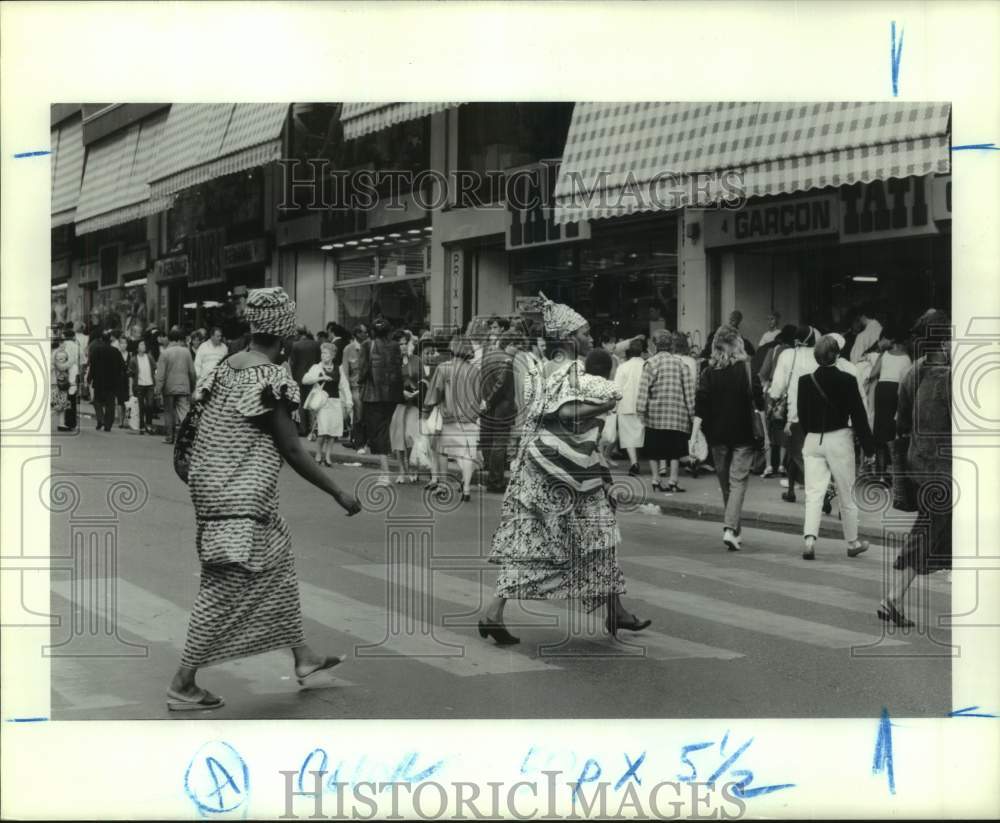 1990 Press Photo People walking the streets in France - Historic Images