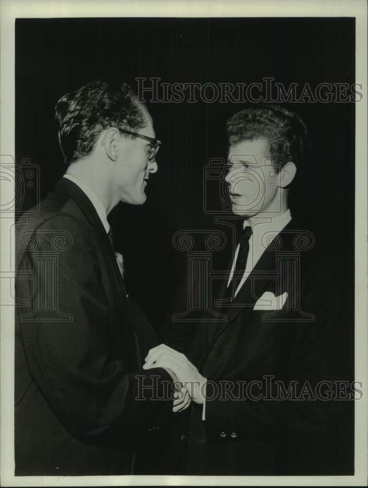 1962 Press Photo Pianists Van Cliburn, Don Feder at piano competition in Texas - Historic Images