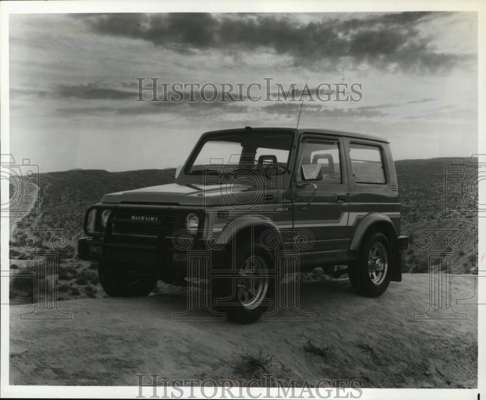 1986 Press Photo The Suzuki Samurai takes on rugged terrain as well as highways - Historic Images