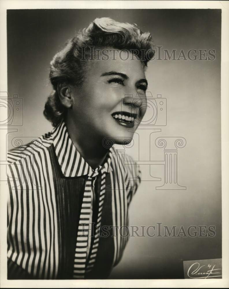 Press Photo Actress Hildegarde - hcx49091 - Historic Images