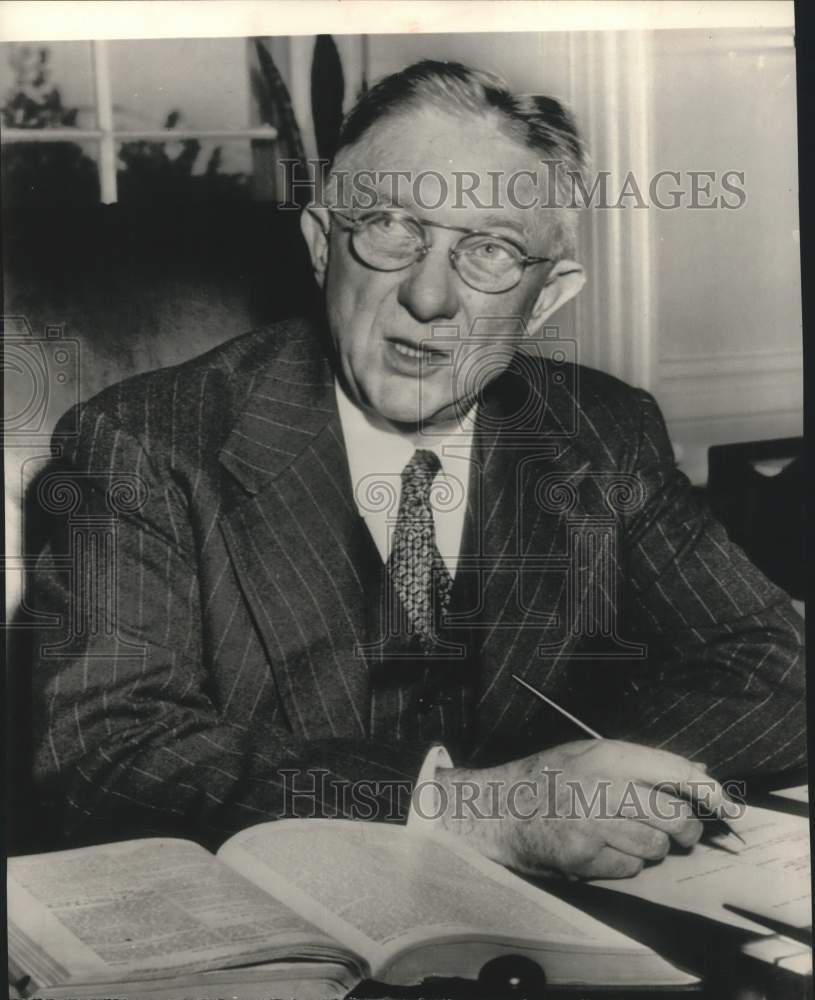 1952 Press Photo David A. Pine working at his desk - hcx51064- Historic Images