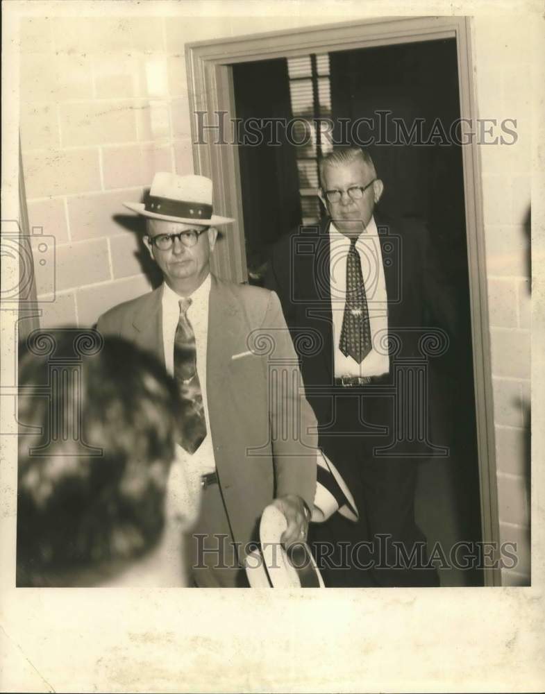 1954 Press Photo Foy Meton, Vice Squad Police Department exits room, hat in hand- Historic Images