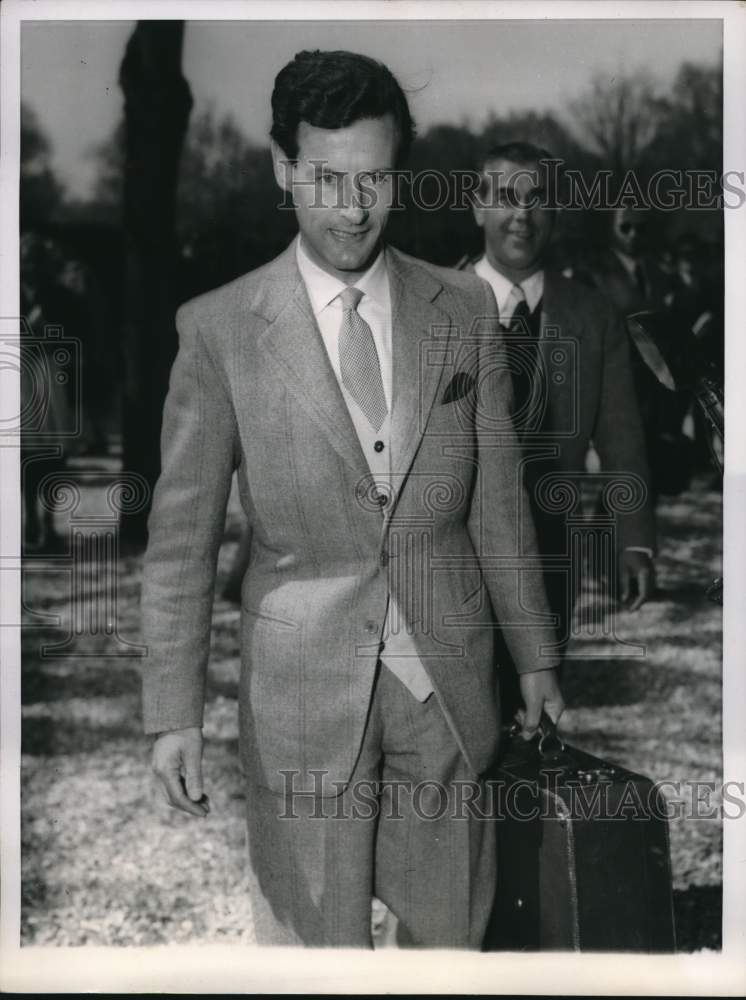 1955 Press Photo Captain Peter Townsend at Le Tremblay, France - hcx51924- Historic Images