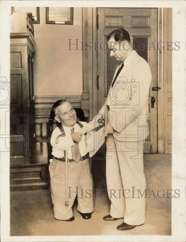 1933 Press Photo TX Treasurer Charley Lockhart and Harold Hoefgen meet in Austin- Historic Images