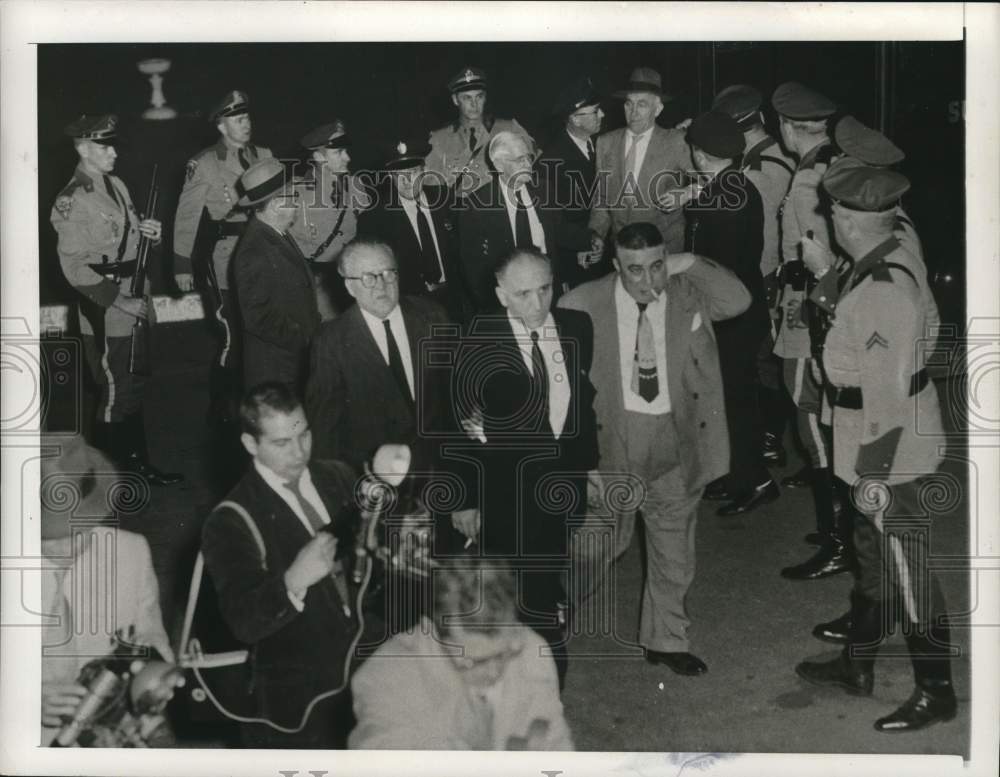 1956 Press Photo Brink&#39;s robbery convicts arrive at Walpole State prison, MA - Historic Images