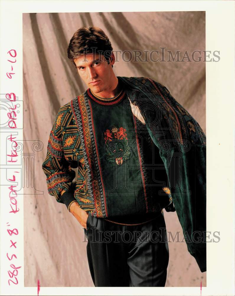 1992 Press Photo Model wearing men&#39;s casual fashion - hpa22237- Historic Images