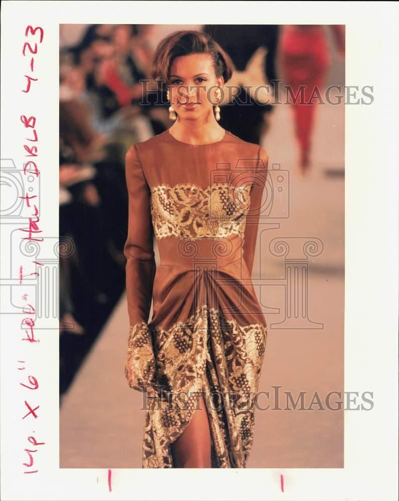 1992 Press Photo Runway Model in Bill Blass Brown and Gold Ensemble in New York - Historic Images