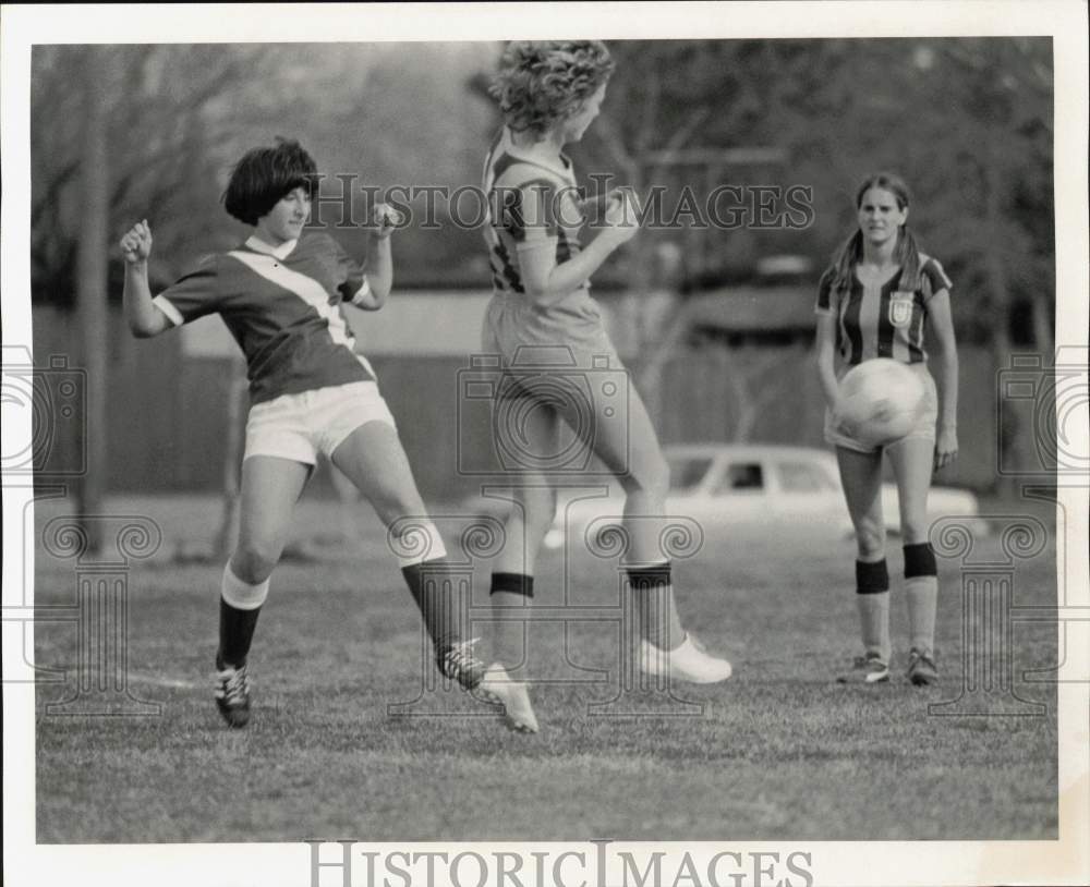 1978 Press Photo Women Soccer Players in Action, Texas - hpa26110- Historic Images