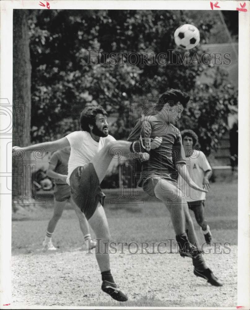 1975 Press Photo Soccer game played at Houston&#39;s Memorial Park. - hpa26796 - Historic Images