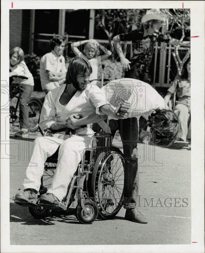 1975 Press Photo Will Clark demonstrates karate in wheelchair at St. Francis- Historic Images