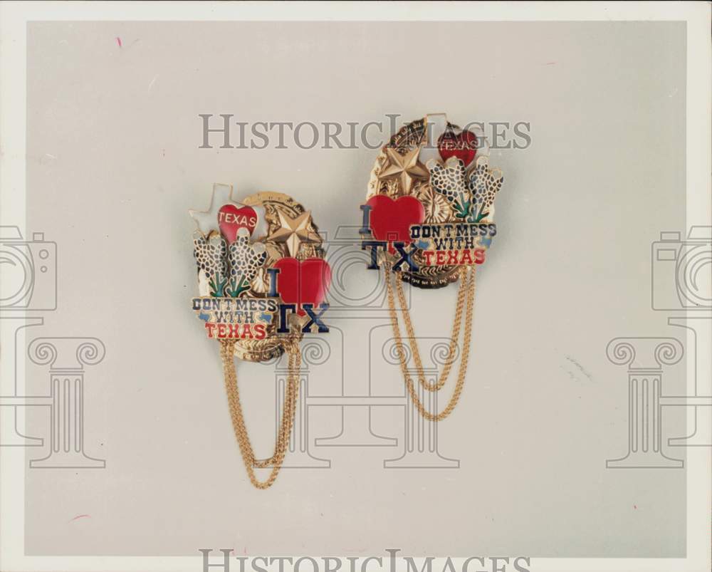 1991 Press Photo &quot;I love Texas&quot; fashion pendants - hpa31869 - Historic Images