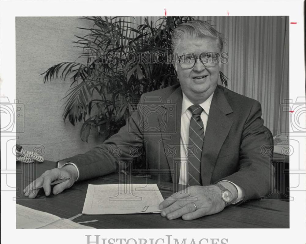 1984 Press Photo John &quot;Pete&quot; Sutherland, Executive with Inter-Continental- Historic Images