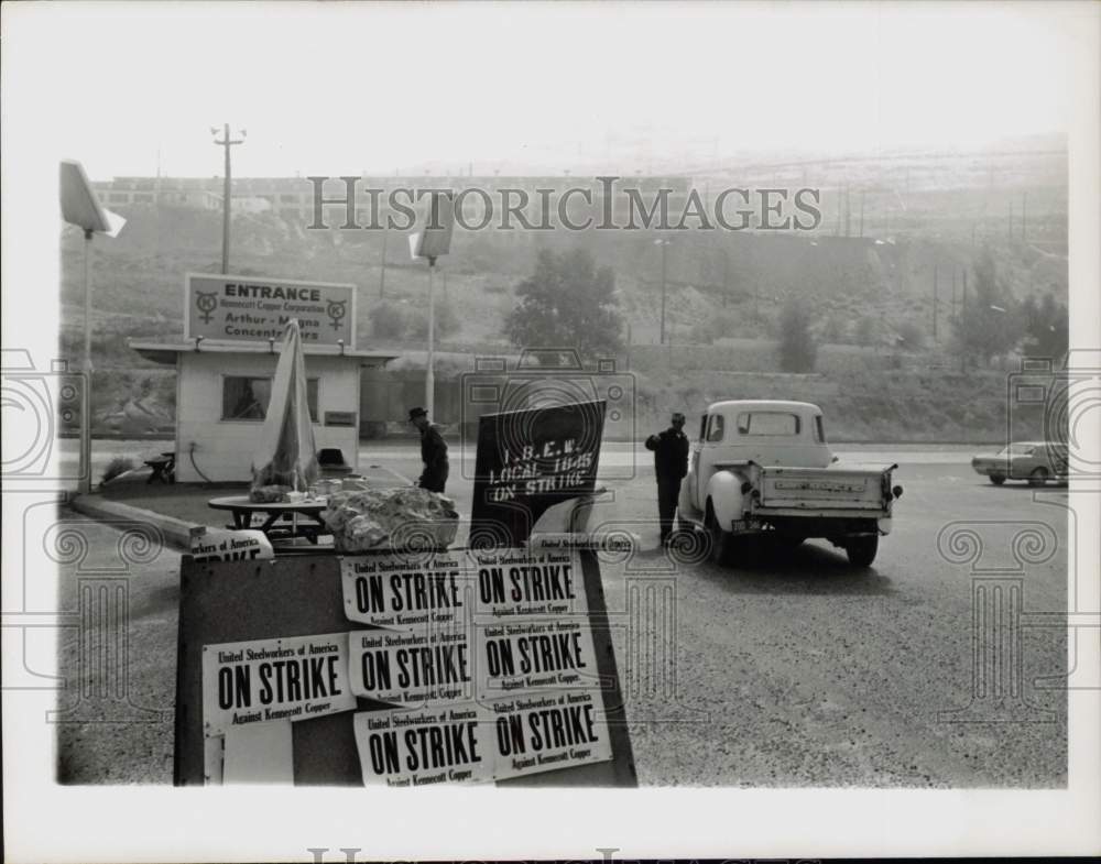 1967 Press Photo Strike Signs at Kennecott Copper Plant in Magna, Utah- Historic Images