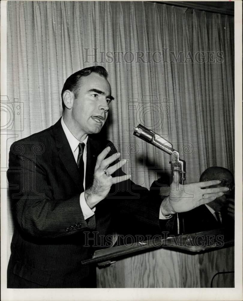 1962 Press Photo Representative Jim Wright makes a speech. - hpa56416- Historic Images