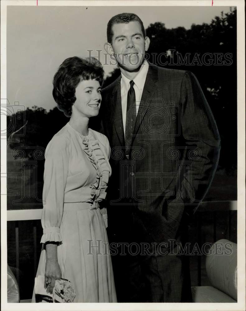 1962 Press Photo Constance Guthrie and Michael Estess honored at party.- Historic Images