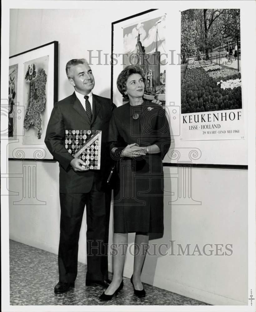 1961 Press Photo Mr. and Mrs. William Black tour Museum of Fine Arts.- Historic Images