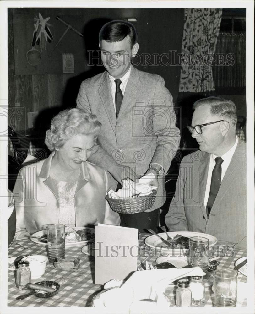 1967 Press Photo Mike Lewis serves Judge and Mrs. John Compton. - hpa59746 - Historic Images