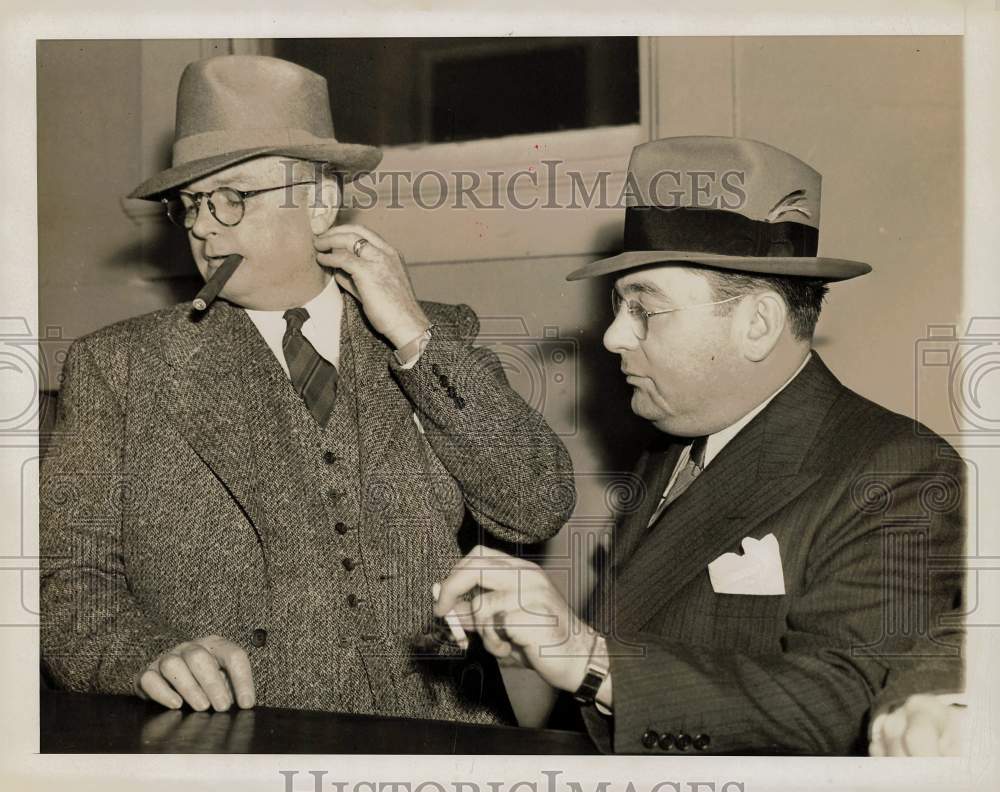 1939 Press Photo William Bioff, film labor head, with his attorney in California- Historic Images