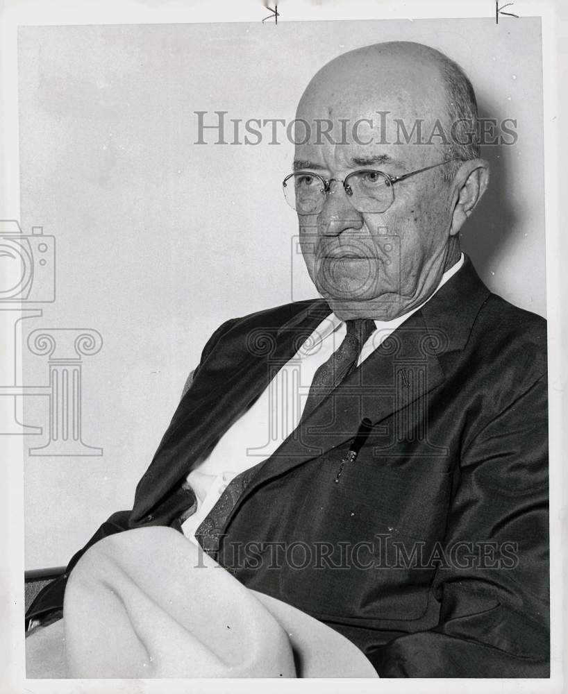 1960 Press Photo Dr. Walter Webb, UT professor holds his western hat.- Historic Images