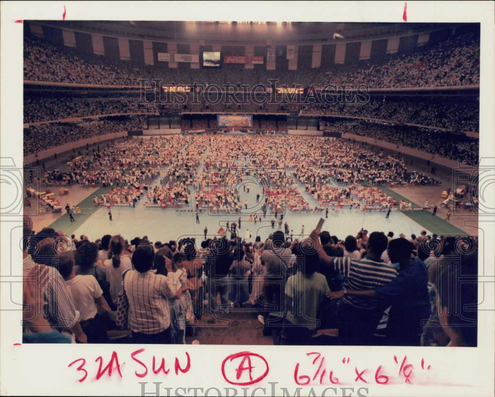 1987 Press Photo Pope John Paul addresses Superdome Youth Rally in New Orleans.- Historic Images