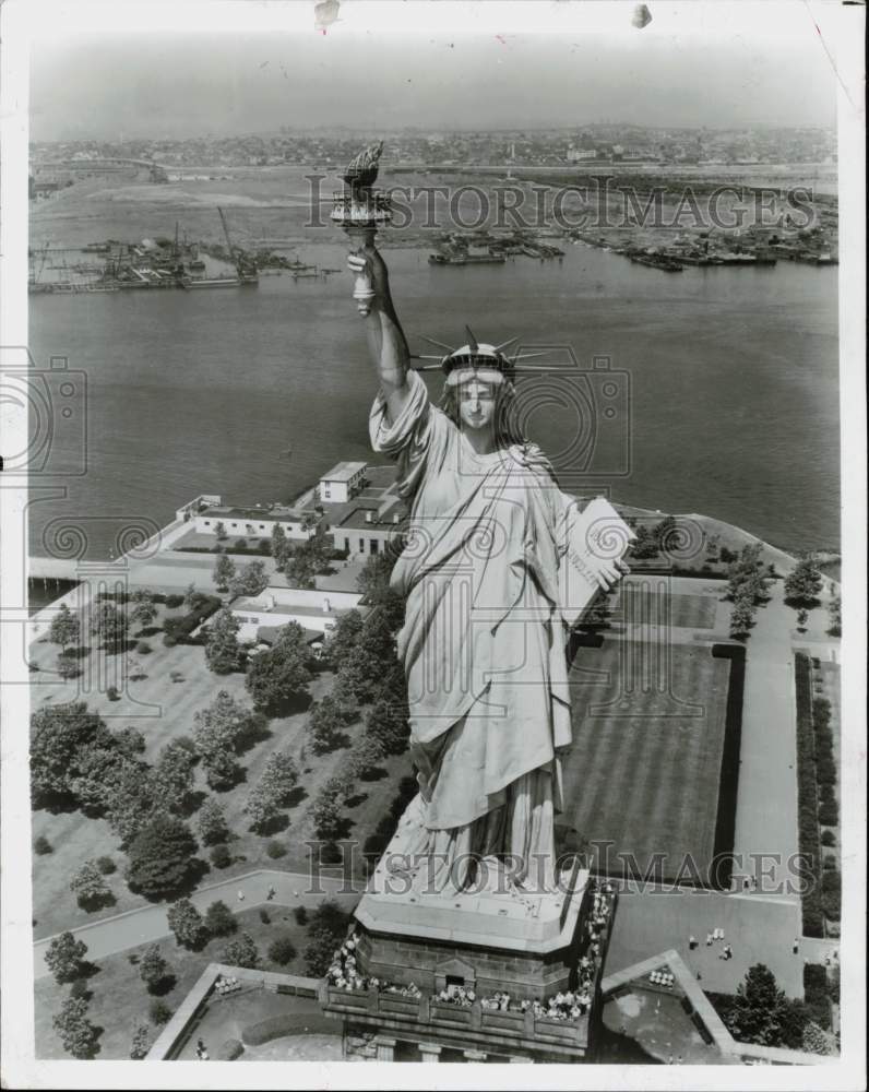 1983 Press Photo Statue of Liberty in New York. - hpa62636- Historic Images