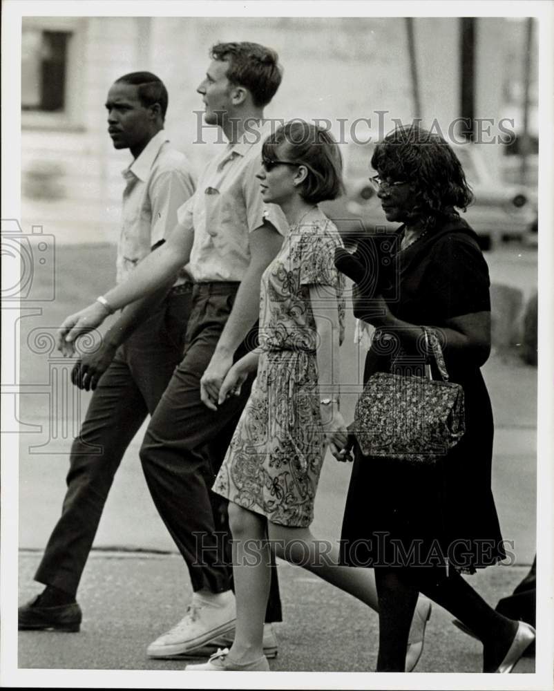 1968 Press Photo Marchers in Martin Luther King Memorial Ceremony, Houston, TX- Historic Images