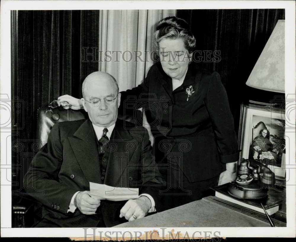 1949 Press Photo Mr. &amp; Mrs. Francis P. Matthews, Secretary of the Navy.- Historic Images