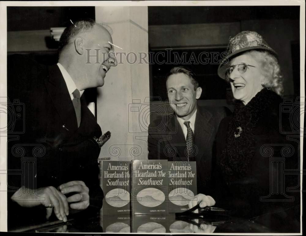 1948 Press Photo Author Green Peyton at Book Signing with Customer, Friend, TX- Historic Images