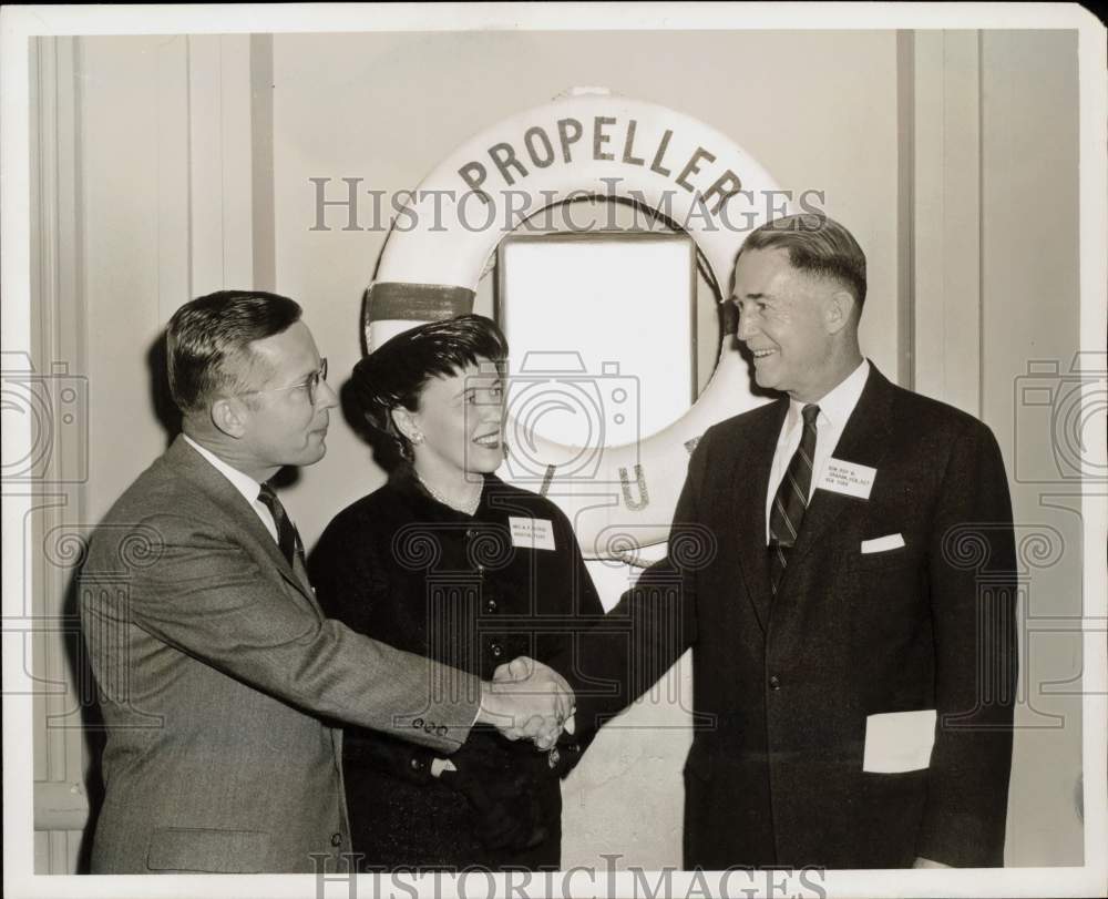 1956 Press Photo Wiley E. George &amp; guests at Propeller Club Convention, New York- Historic Images