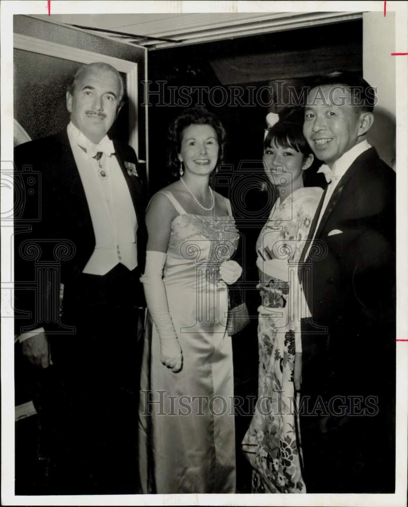 1968 Press Photo Gerald &amp; Mrs. Simpson, Yukako Ohta &amp; Consul General Arao Ohta- Historic Images