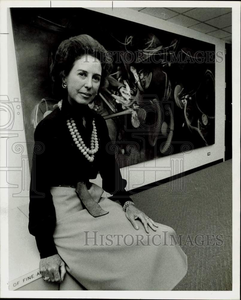 1971 Press Photo Rosamond Bernier, artist, at Institute of Fine Arts.- Historic Images