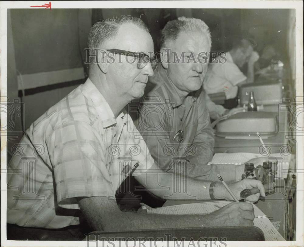 1965 Press Photo Duke Hill &amp; Dutch Swindosky, Rice University statisticians.- Historic Images