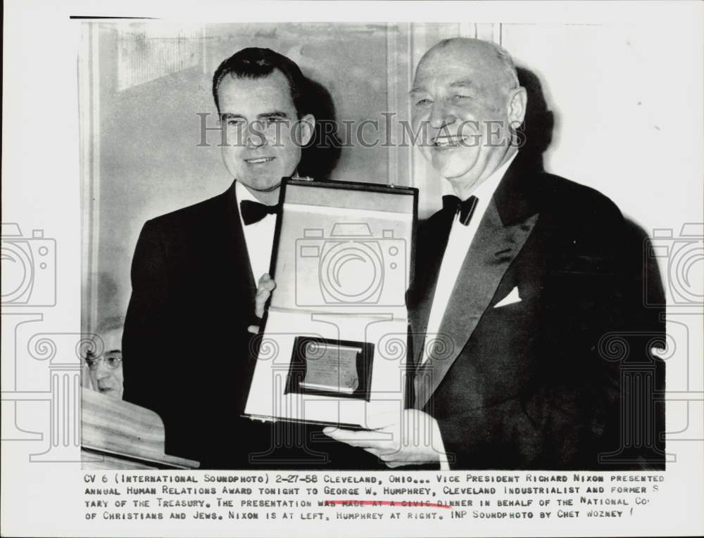 1968 Press Photo Richard Nixon presents award to George Humphrey in Cleveland.- Historic Images