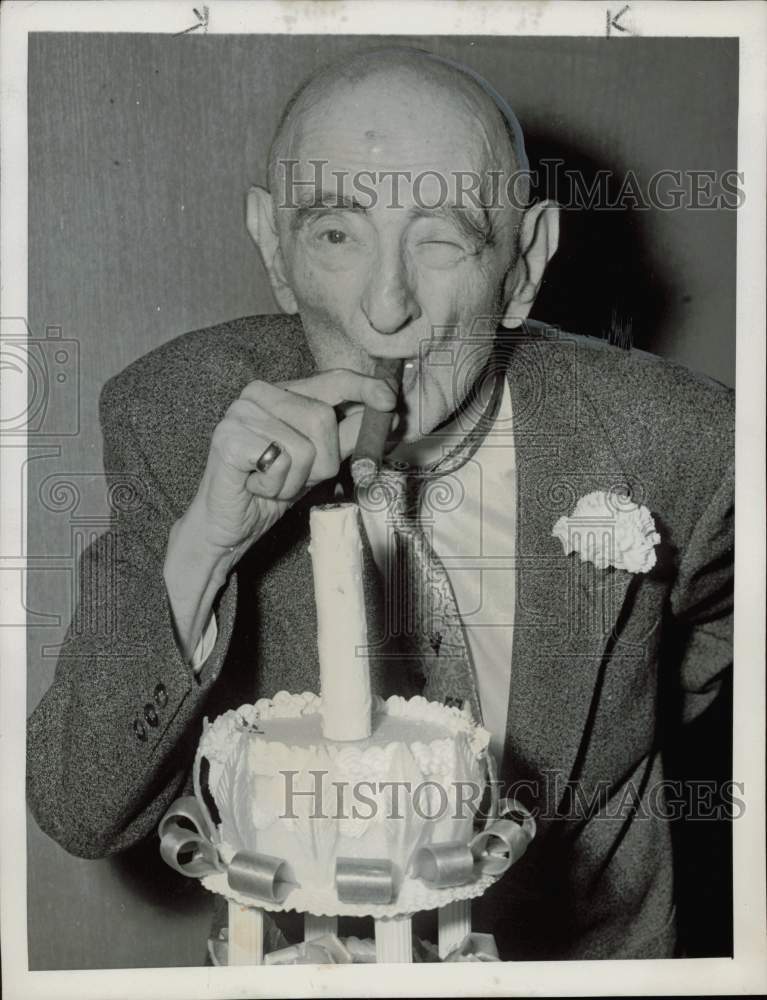 1954 Press Photo Dr. Maurice Lewi lights cigar from 97th birthday cake- Historic Images