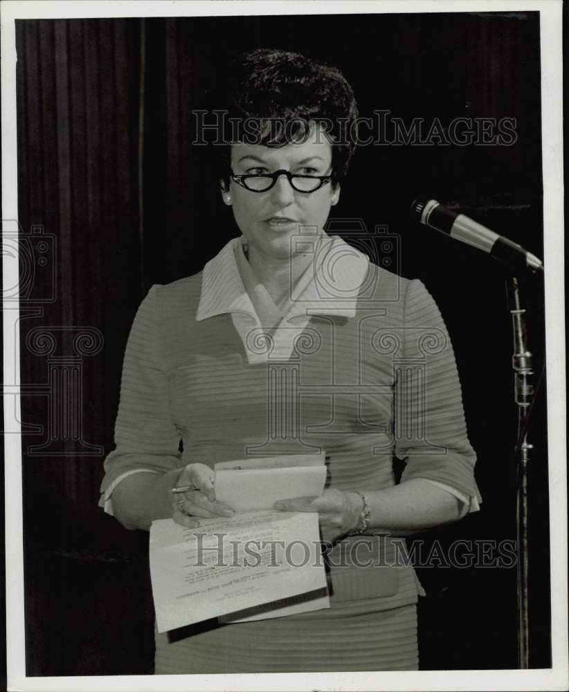 1971 Press Photo Jean Myers, Houston&#39;s Sterling&#39;s assistant principal speaking.- Historic Images