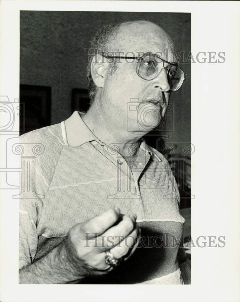 1984 Press Photo Billy Reagan, superintendent for HISD. - hpa77776- Historic Images