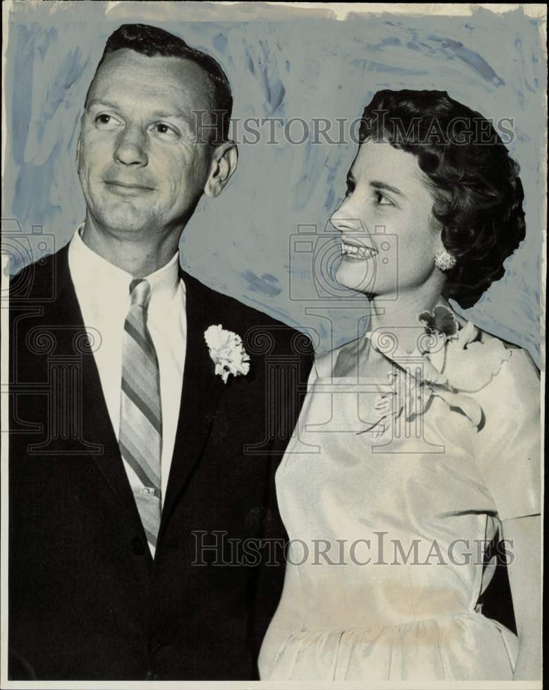 1960 Press Photo Allen Rhodes presented Boss of Year by Carol Robinson in Texas- Historic Images