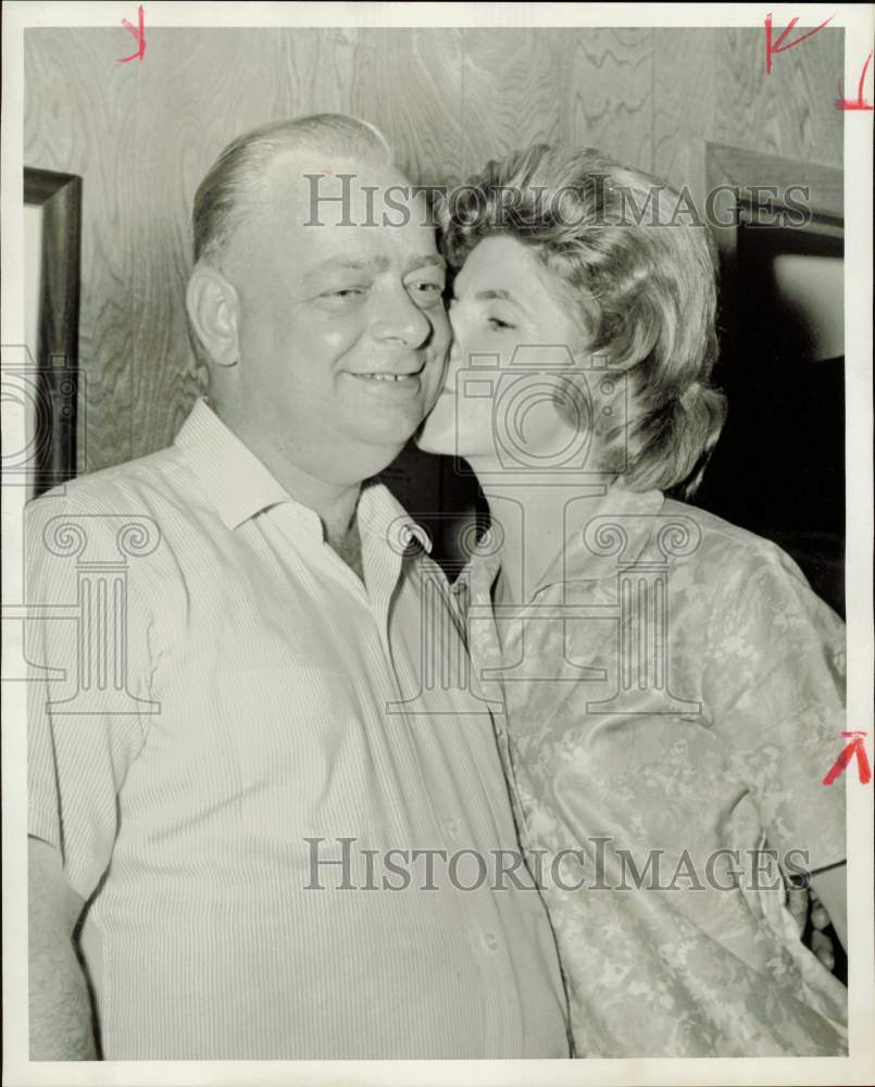 1966 Press Photo W.H. Miller kissed by wife on State Senate win in 15th District- Historic Images