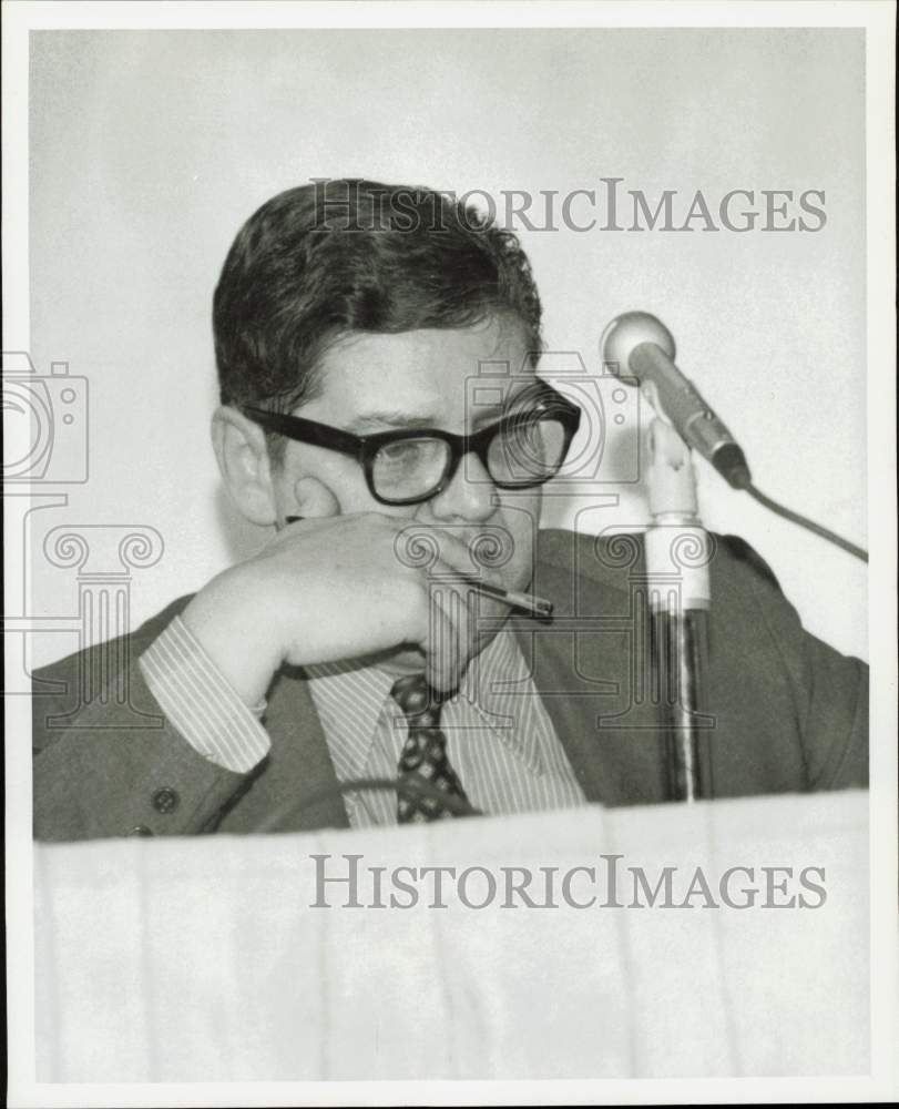 1976 Press Photo Dr. Frank Rauscher, National Cancer Institute Director- Historic Images