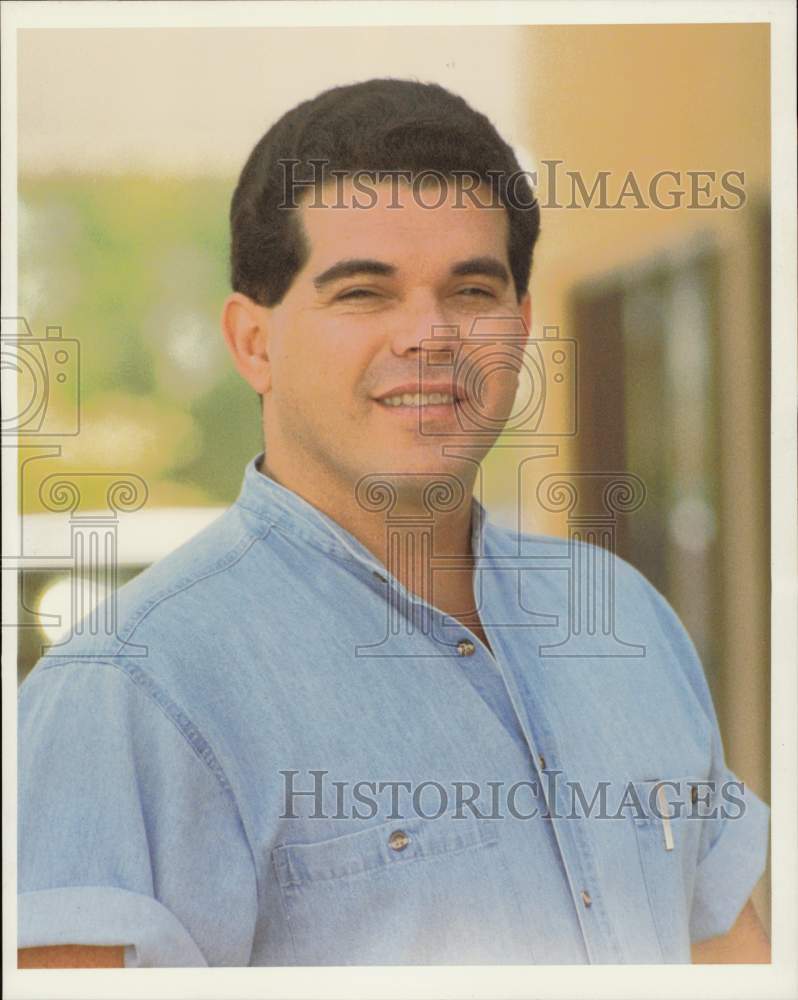 1994 Press Photo Mike Saccar sues federal government from space food effects.- Historic Images