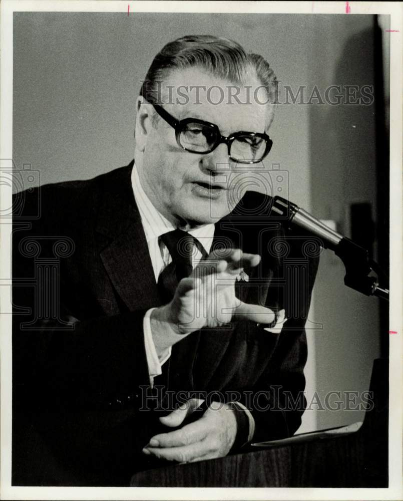 1975 Press Photo Vice President Nelson Rockefeller - hpa78381- Historic Images