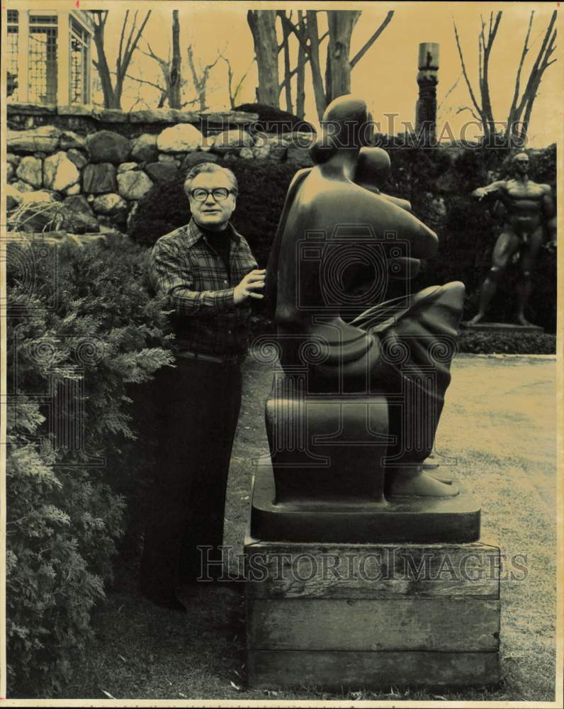 1978 Press Photo Nelson Rockefeller examines a sculpture in his garden.- Historic Images