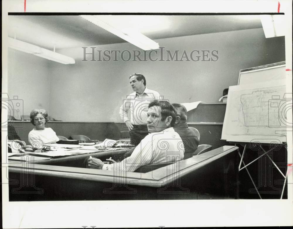 1978 Press Photo Johnnie Pustka attends Fort Bend commissioner meeting in Texas- Historic Images