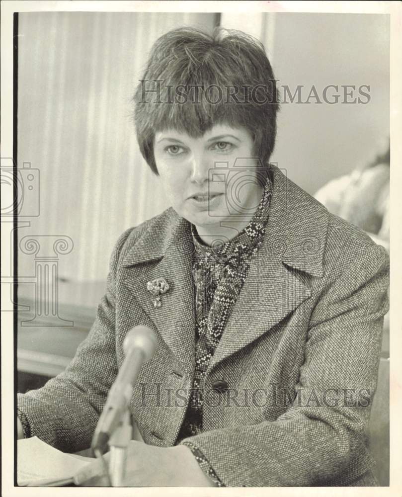 1973 Press Photo Janis Ross, Human Life Committee chairman. - hpa79511- Historic Images