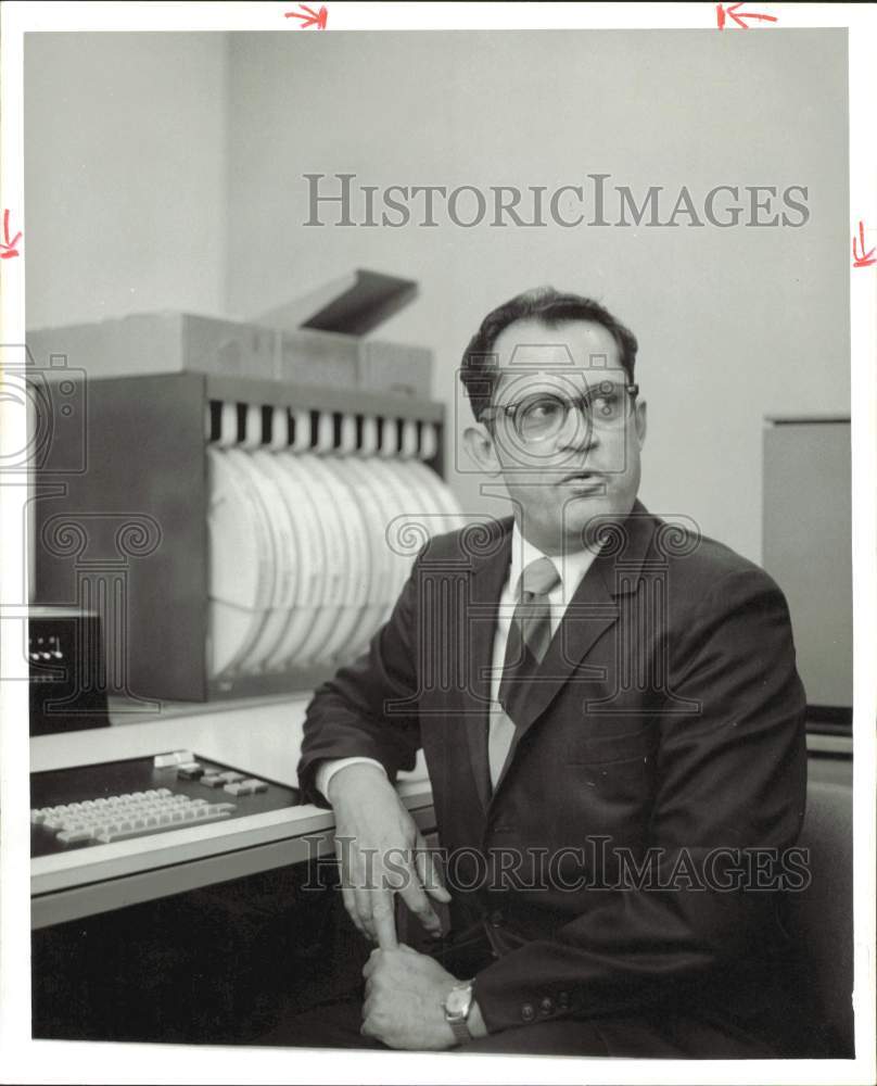 1971 Press Photo Javier Rolon of Interlock Incorporated in reflective mood.- Historic Images