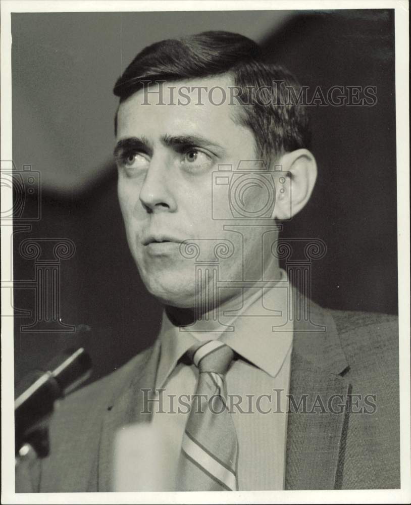 1970 Press Photo Bill Stewart, Texas Air Control Board engineer, in Houston.- Historic Images