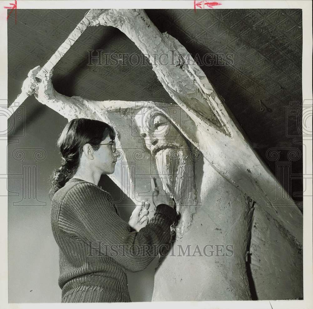 1957 Press Photo Prudence Leach, English sculptor works on art. - hpa81115- Historic Images