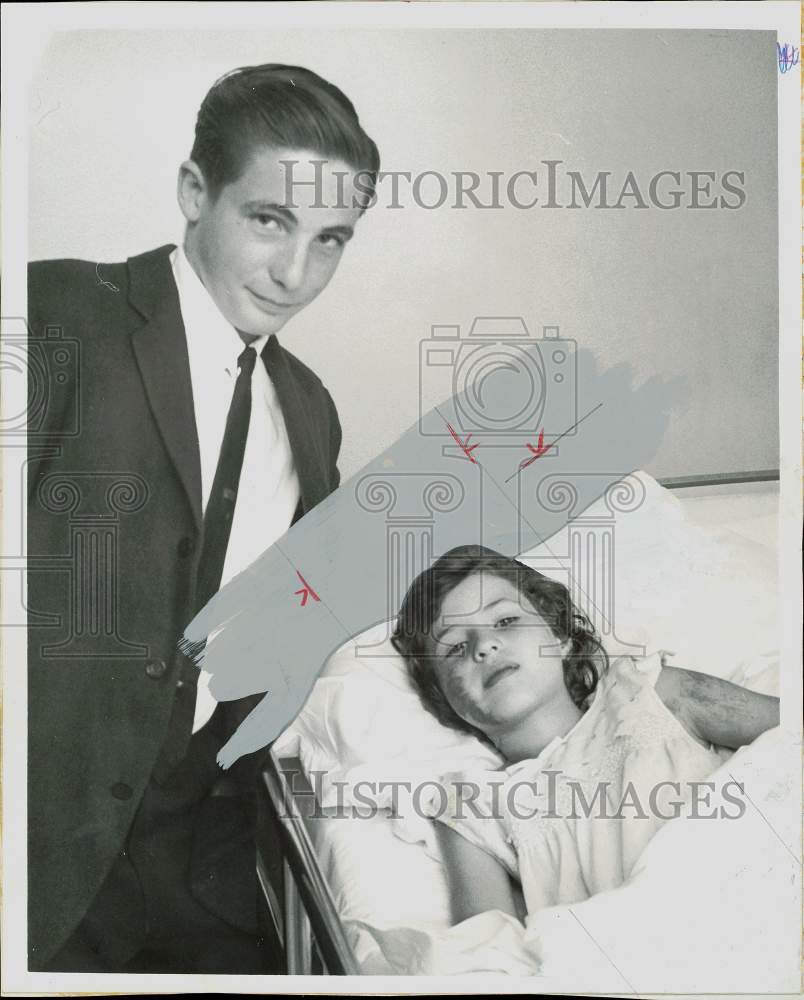 1965 Press Photo Susan George visited by rescuer Chuck LaChapelle. - hpa81367- Historic Images