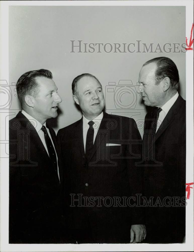 1963 Press Photo J.E. Robeau with Society of Industrial Realtors officers.- Historic Images