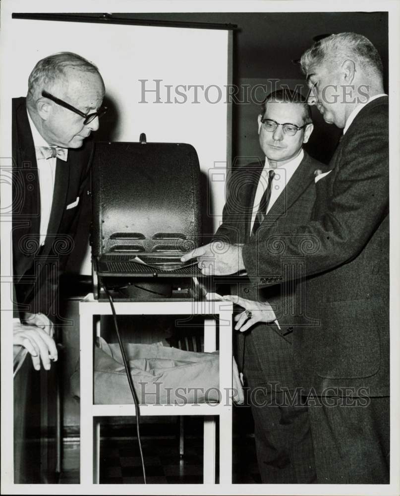 1961 Press Photo Judge Thomas Stovall studies &quot;magic&quot; lantern with colleagues- Historic Images